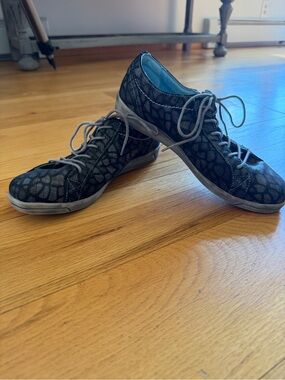 Light Blue Leather Insole Slip-On Shoe